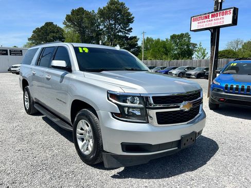 Used 2019 Chevrolet Suburban LT image 4