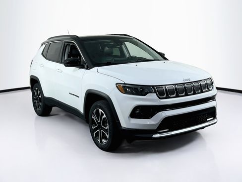 Used 2022 Jeep Compass Limited w/ Sun and Sound Group AWD/4WD image 3