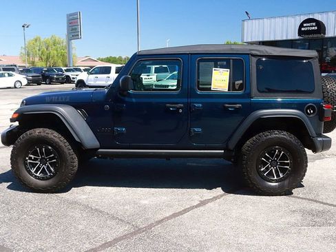 Used 2025 Jeep Wrangler Unlimited Sport AWD/4WD image 4