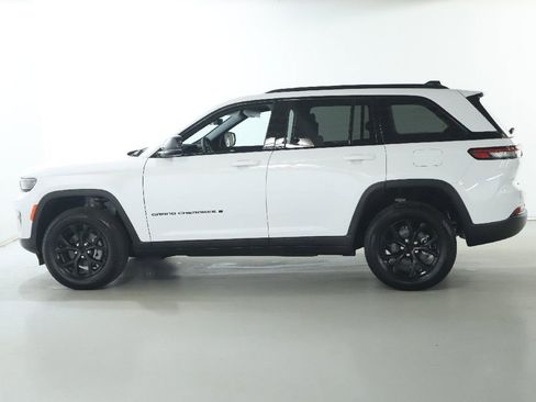 Used 2025 Jeep Grand Cherokee 4WD image 37