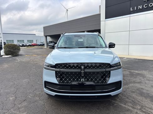 New 2026 Lincoln Navigator Reserve w/ Jet Appearance Package AWD/4WD image 2