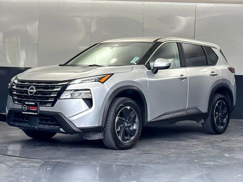 Used 2024 Nissan Rogue SV AWD/4WD image 7