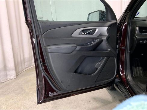 Used 2023 Chevrolet Traverse LT image 21