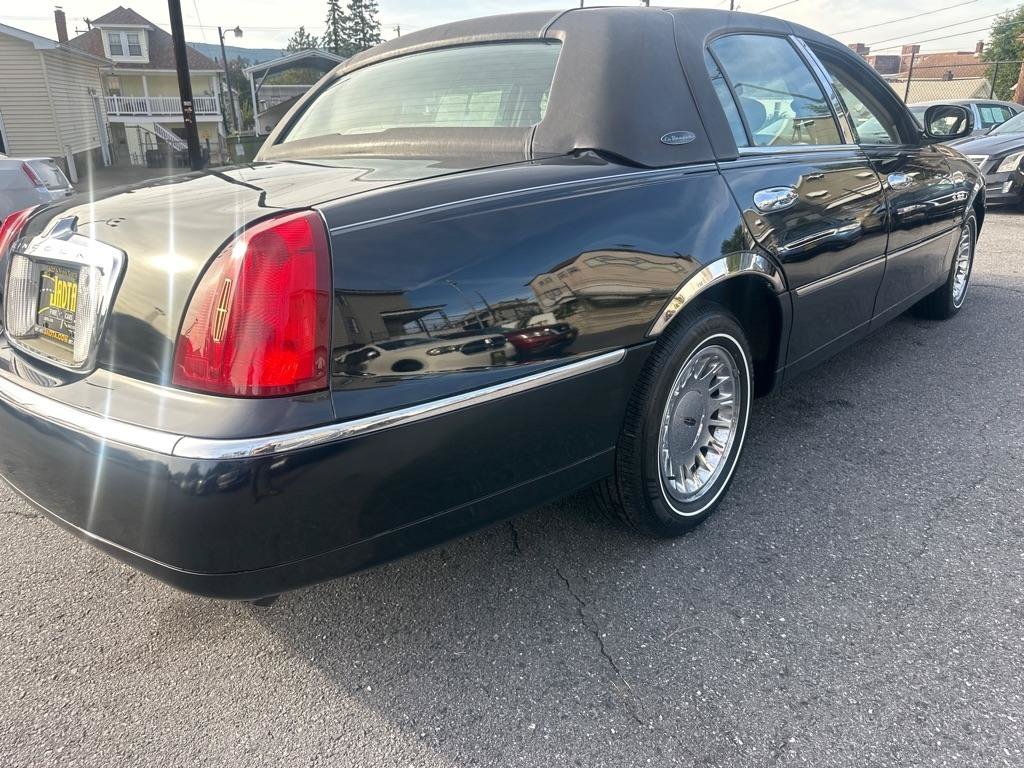 Used 2002 Lincoln Town Car Cartier RWD image 26