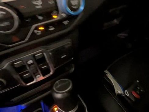 Used 2021 Jeep Gladiator Overland w/ Uconnect 4C Nav & Sound Group AWD/4WD image 28