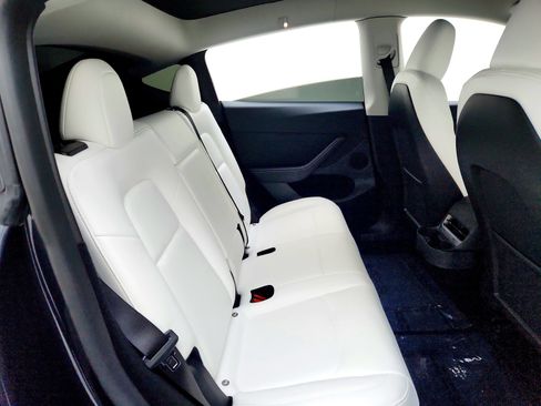 Used 2024 Tesla Model Y Long Range image 28