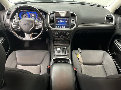 Used 2022 Chrysler 300 Touring w/ Sport Appearance Package image 4