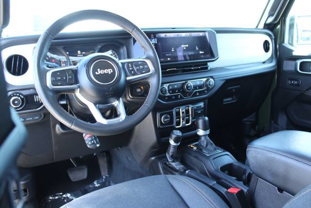 Used 2024 Jeep Wrangler Unlimited Sahara AWD/4WD image 14