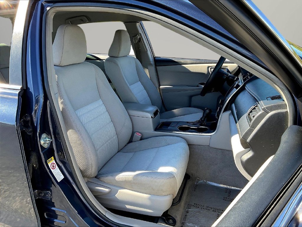 Used 2017 Toyota Camry LE FWD image 32