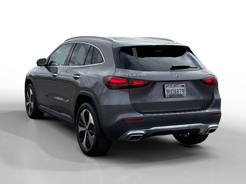 Used 2025 Mercedes-Benz GLA 250 4MATIC image 3