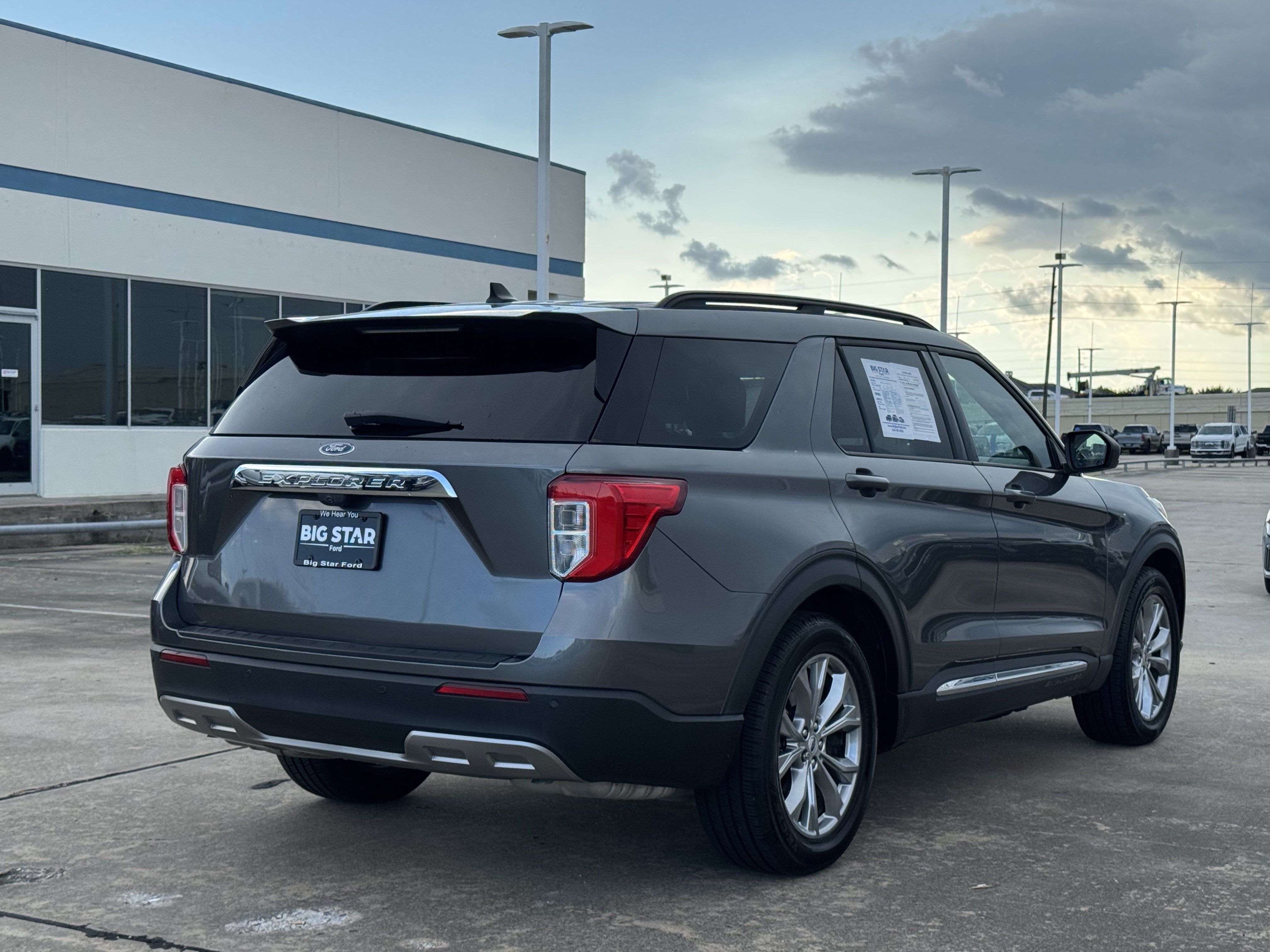 Used 2023 Ford Explorer XLT w/ Equipment Group 202A RWD image 7