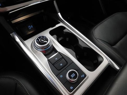 Used 2023 Ford Explorer XLT w/ Equipment Group 202A image 39