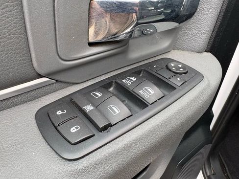 Used 2016 RAM 1500 Classic SLT image 15