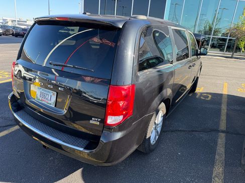 Used 2018 Dodge Grand Caravan SXT FWD image 5