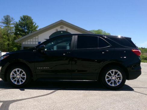 Used 2021 Chevrolet Equinox LS FWD image 3