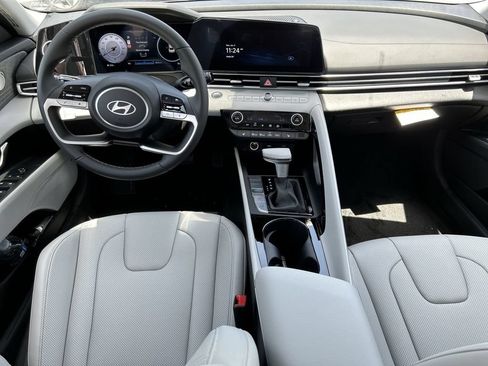 New 2025 Hyundai Elantra Limited FWD image 3