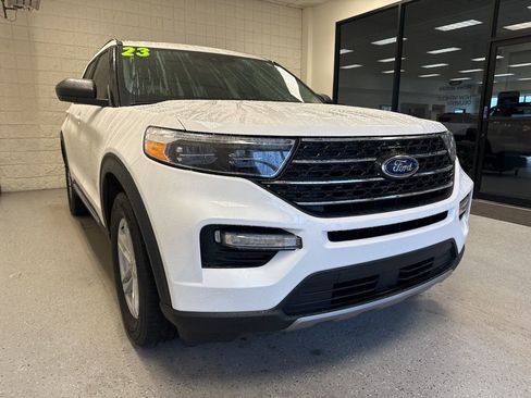 Used 2023 Ford Explorer XLT w/ Equipment Group 202A AWD/4WD image 30
