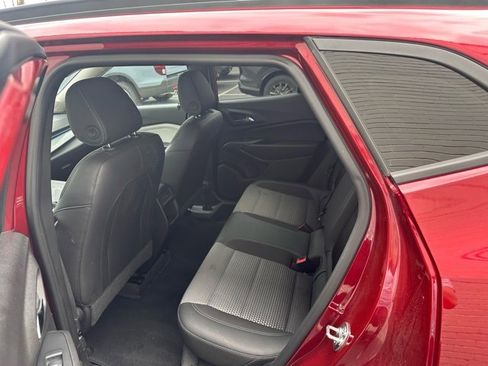 Used 2025 Chevrolet Trax LT image 4