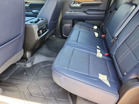 Used 2022 Chevrolet Silverado 1500 High Country w/ LPO, Dark Essentials Package AWD/4WD image 18