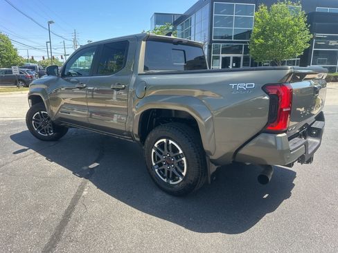 Used 2024 Toyota Tacoma TRD Sport w/ TRD Sport Premium Package AWD/4WD image 2