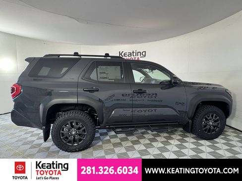New 2026 Toyota 4Runner SR5 AWD/4WD image 4