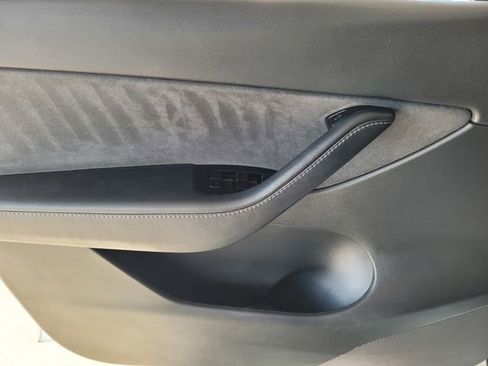 Used 2021 Tesla Model Y Long Range AWD/4WD image 18