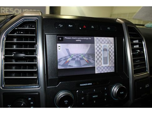 Used 2017 Ford F150 Platinum w/ Equipment Group 701A Luxury image 38