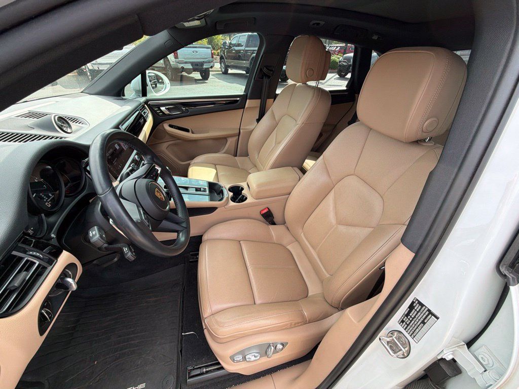 Used 2024 Porsche Macan AWD/4WD image 13