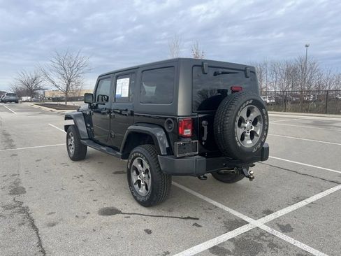 Used 2018 Jeep Wrangler Unlimited Sahara w/ Connectivity Group image 6