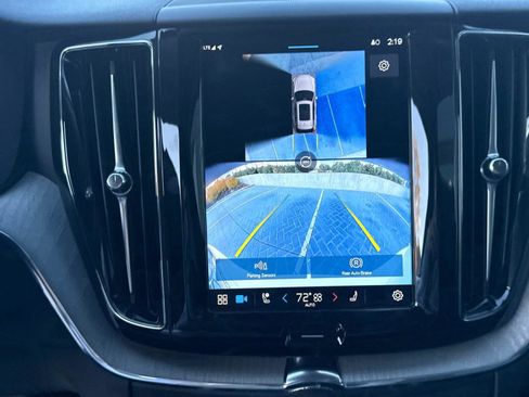 Used 2025 Volvo XC60 B5 Plus image 23