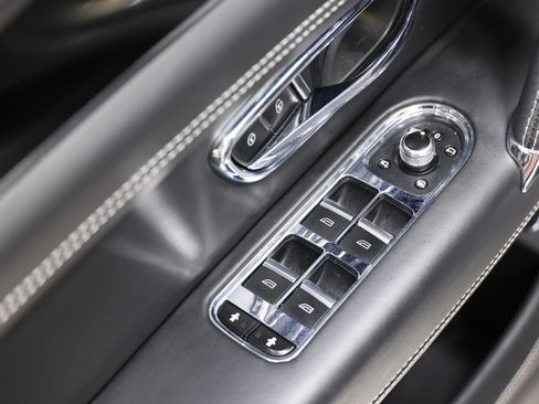 Used 2018 Bentley Bentayga Onyx Edition AWD/4WD image 15