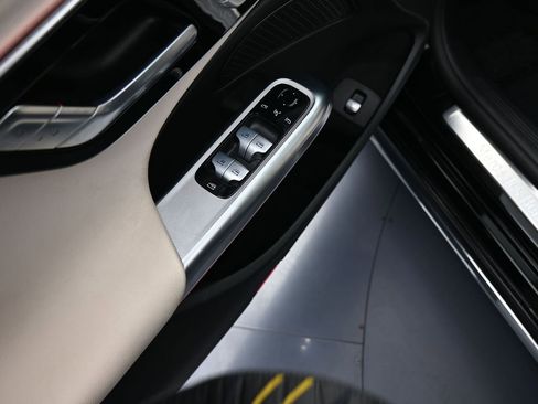 Used 2025 Mercedes-Benz E 350 4MATIC Sedan image 14