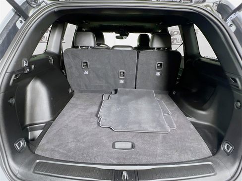 Used 2023 Jeep Grand Cherokee Altitude image 30