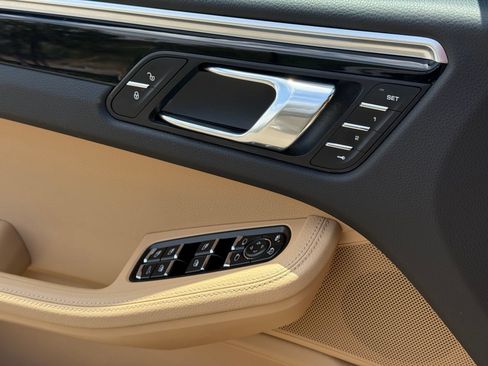 Certified 2017 Porsche Macan AWD/4WD image 27