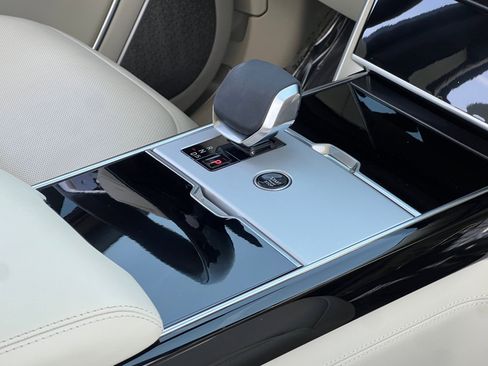 Used 2025 Land Rover Range Rover Long Wheelbase Autobiography image 37