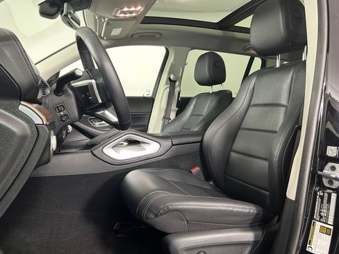 Used 2024 Mercedes-Benz GLS 450 4MATIC image 5