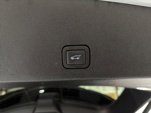 Used 2023 Cadillac XT6 Premium Luxury image 42