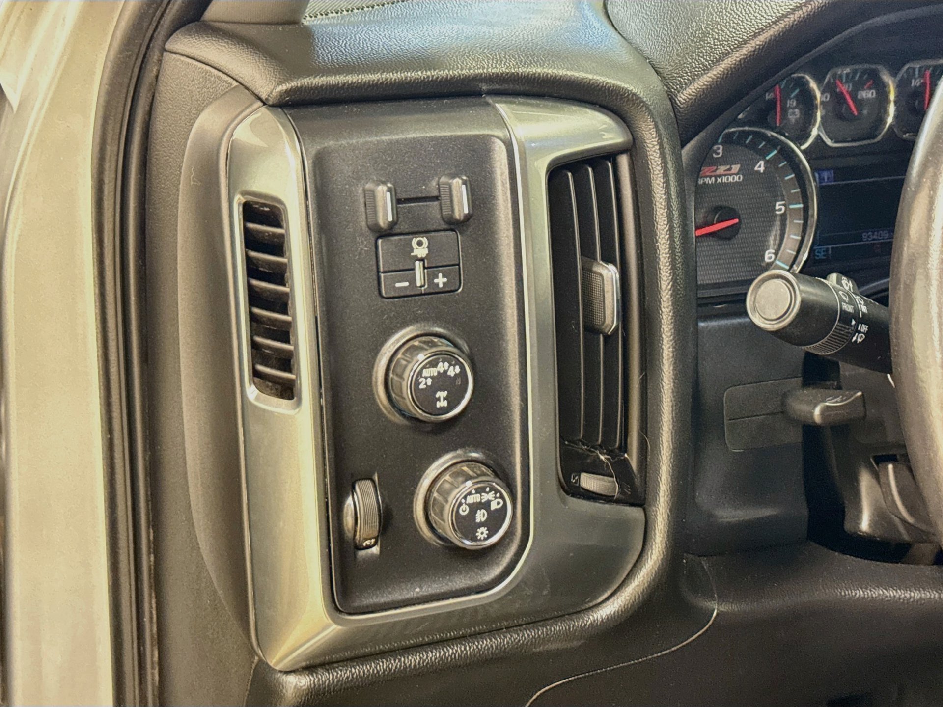 Used 2017 Chevrolet Silverado 1500 LT w/ All Star Edition AWD/4WD image 10