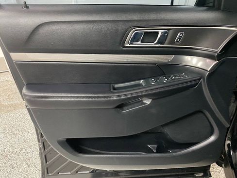 Used 2018 Ford Explorer XLT w/ Equipment Group 201A image 10