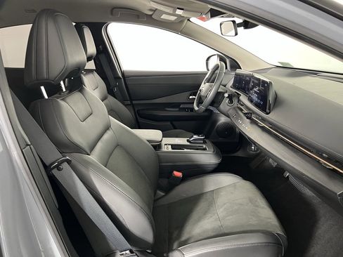 Used 2024 Nissan Ariya FWD image 32