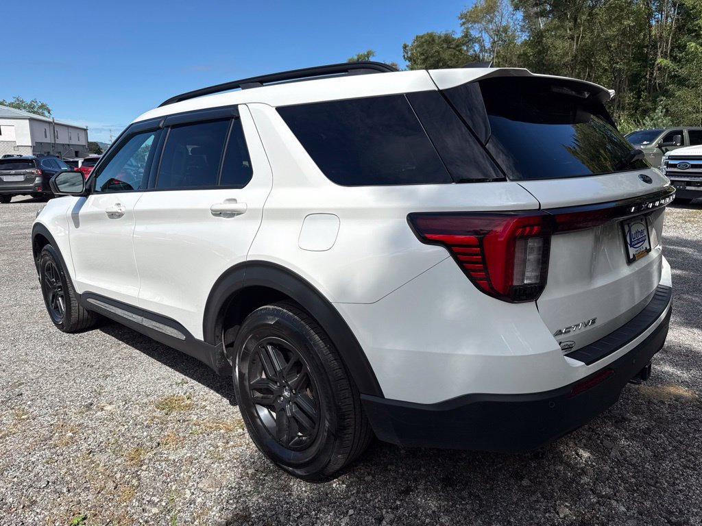 Used 2025 Ford Explorer Active AWD/4WD image 4