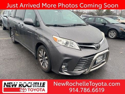 Used 2018 Toyota Sienna XLE w/ XLE Navigation Package image 1