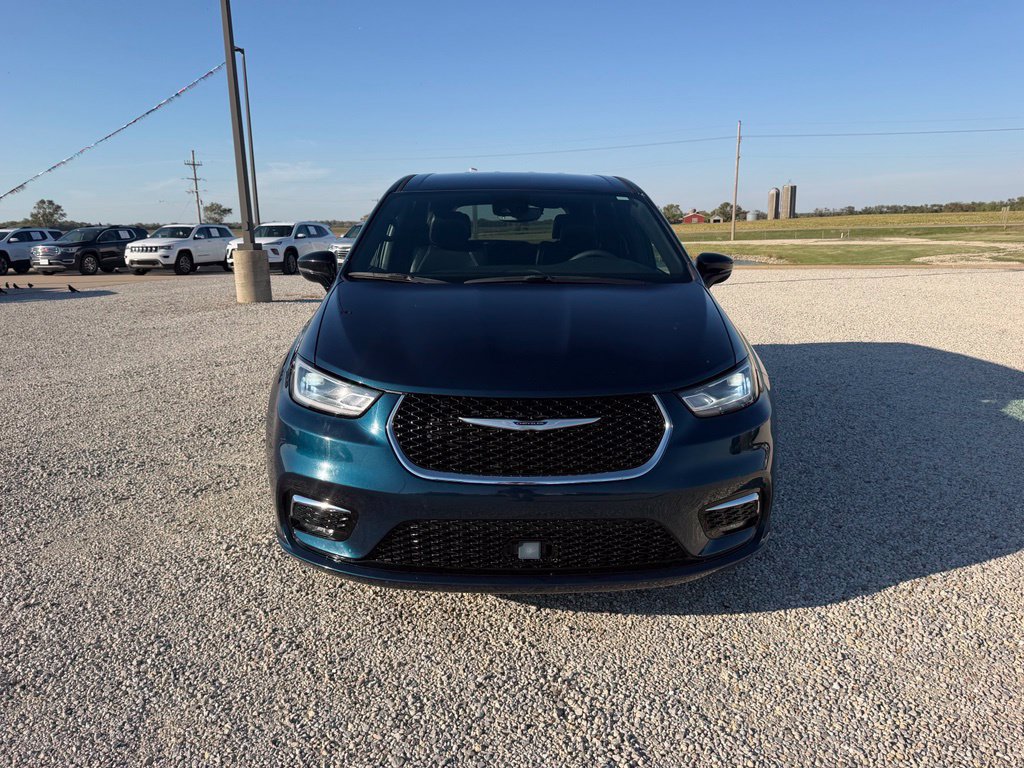 Used 2025 Chrysler Pacifica Select FWD image 8