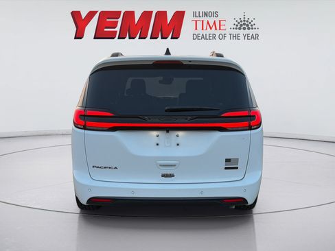 New 2027 Chrysler Pacifica Select FWD image 7