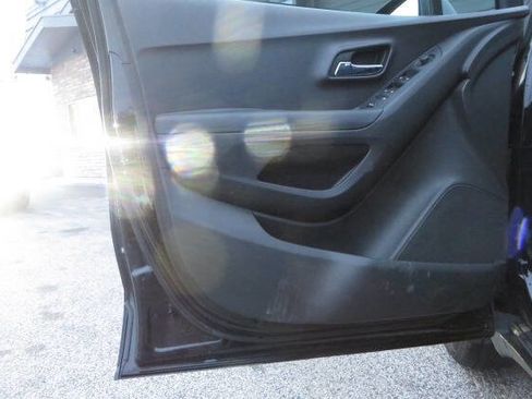 Used 2018 Chevrolet Trax LS image 26