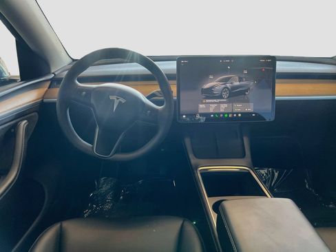 Used 2025 Tesla Model Y Long Range RWD image 23