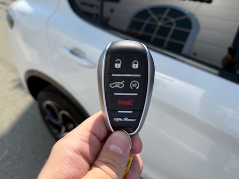 Used 2024 Alfa Romeo Stelvio Ti image 25