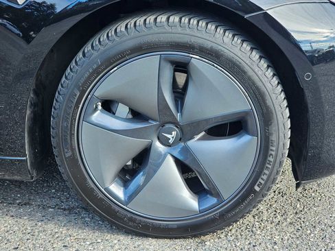 Used 2018 Tesla Model 3 Long Range image 9