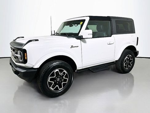 Used 2023 Ford Bronco Outer Banks image 3