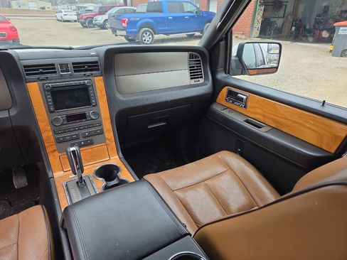 Used 2012 Lincoln Navigator L 4WD image 11